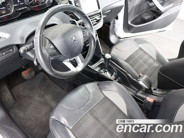 Peugeot 2008 2015 — photo 9