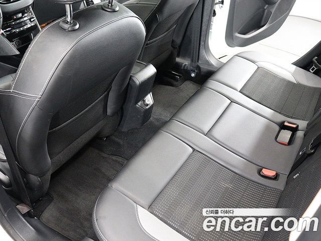 Peugeot 2008 2015 — photo 10