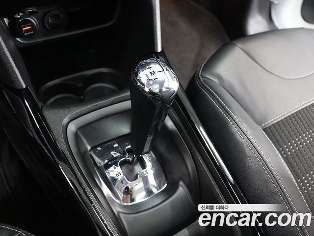 Peugeot 2008 2015 — photo 11