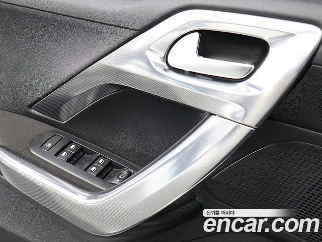 Peugeot 2008 2015 — photo 14