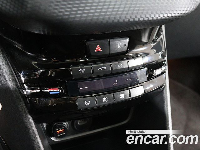 Peugeot 2008 2015 — photo 15