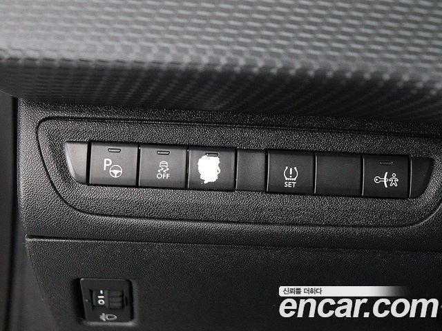 Peugeot 2008 2015 — photo 16