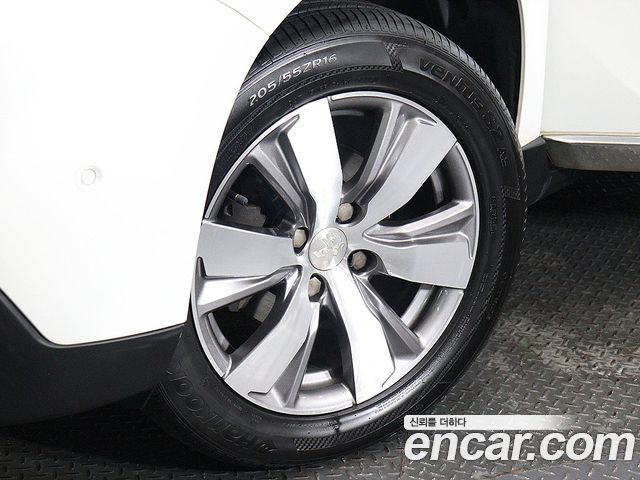 Peugeot 2008 2015 — photo 18