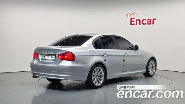 BMW 3-Series 2011 — photo 2