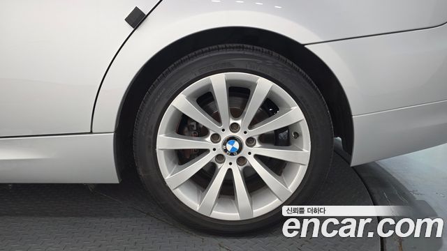 BMW 3-Series 2011 — photo 5