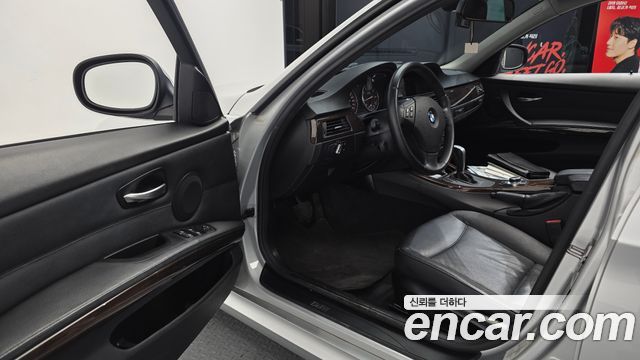 BMW 3-Series 2011 — photo 10