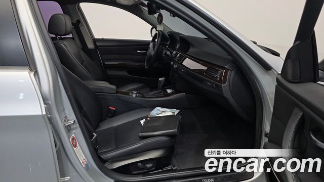 BMW 3-Series 2011 — photo 11