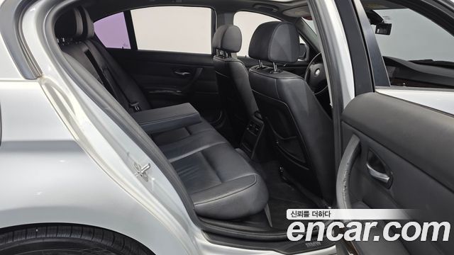 BMW 3-Series 2011 — photo 12