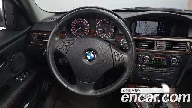 BMW 3-Series 2011 — photo 13