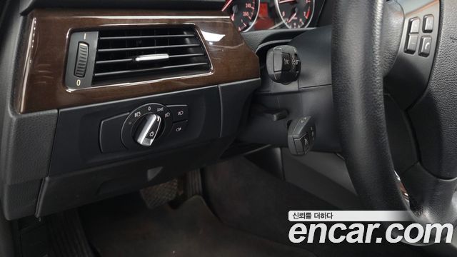 BMW 3-Series 2011 — photo 14