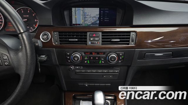 BMW 3-Series 2011 — photo 15