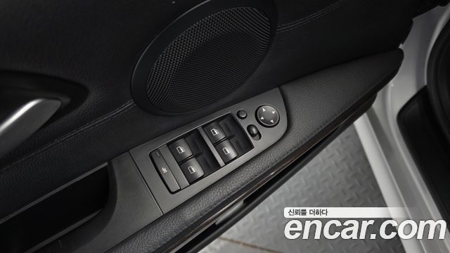 BMW 3-Series 2011 — photo 18