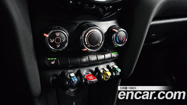 Mini Cooper 2019 — photo 17