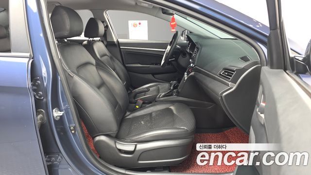 Hyundai AVANTE 2019 — photo 11