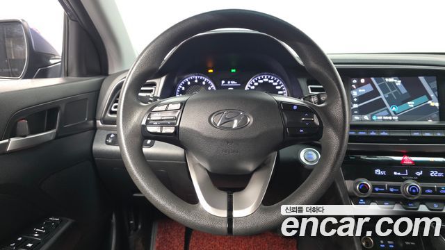 Hyundai AVANTE 2019 — photo 13