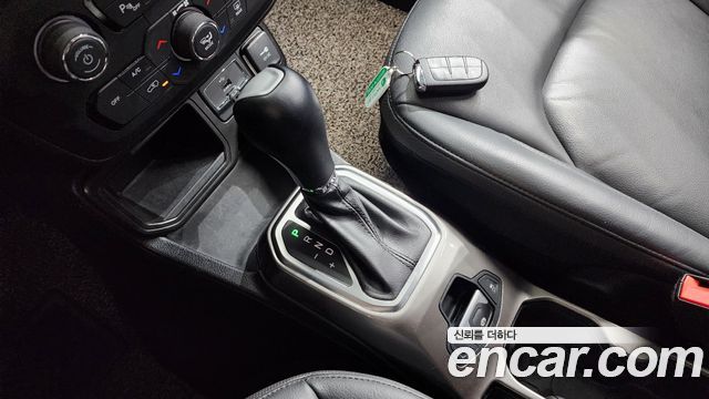 Jeep Renegade 2019 — photo 9