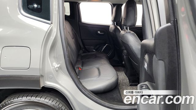 Jeep Renegade 2019 — photo 12