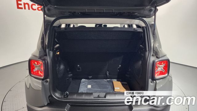 Jeep Renegade 2019 — photo 20