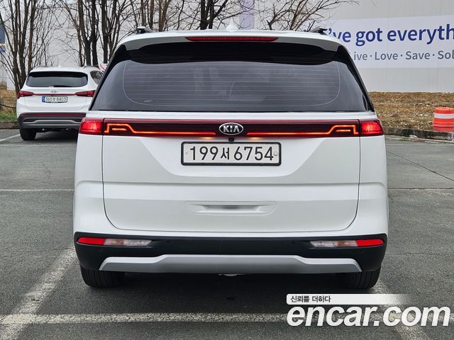 Kia Canival 2022 — photo 4