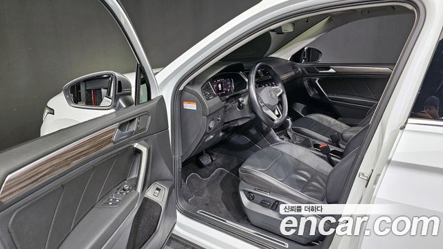 Volkswagen Tiguan 2023 — photo 10