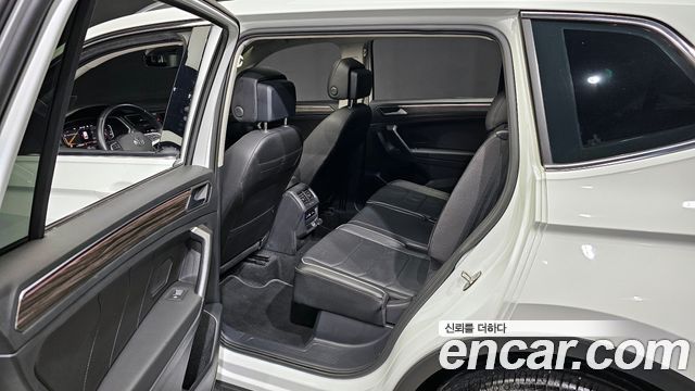 Volkswagen Tiguan 2023 — photo 11