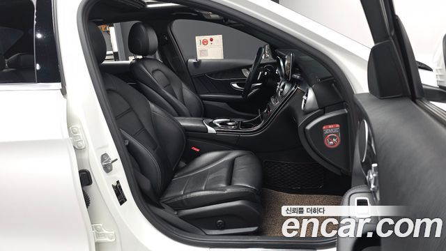 Mercedes-Benz C-Class 2018 — photo 11