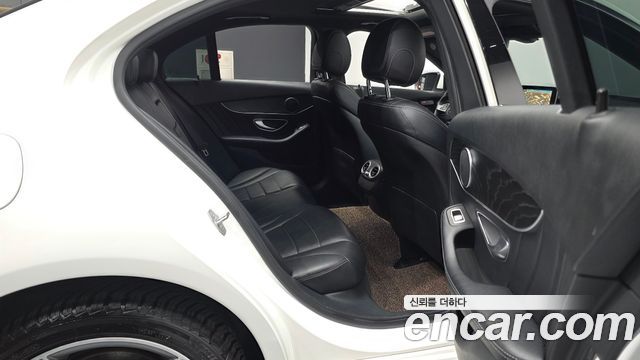 Mercedes-Benz C-Class 2018 — photo 12