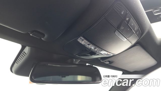 Mercedes-Benz C-Class 2018 — photo 17