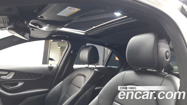 Mercedes-Benz C-Class 2018 — photo 18