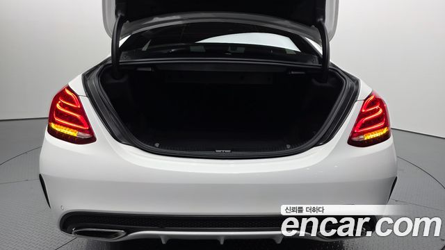 Mercedes-Benz C-Class 2018 — photo 20