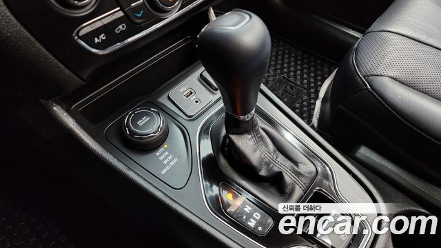 Jeep Cherokee 2021 — photo 9