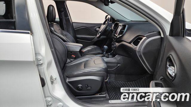 Jeep Cherokee 2021 — photo 11