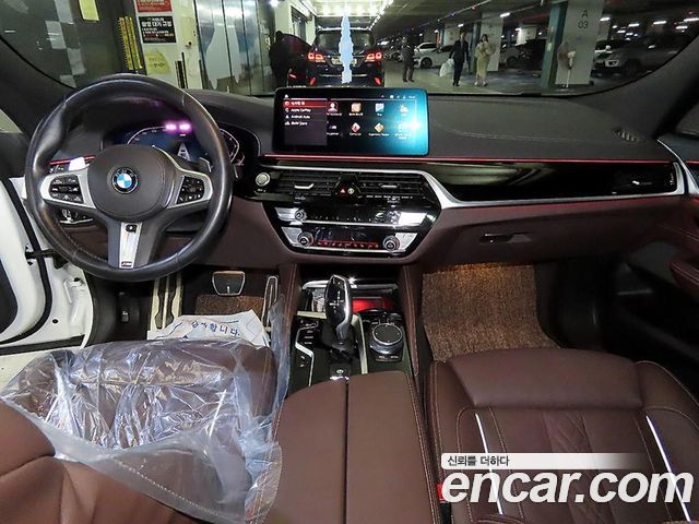 BMW Gran Turismo 2022 — photo 10