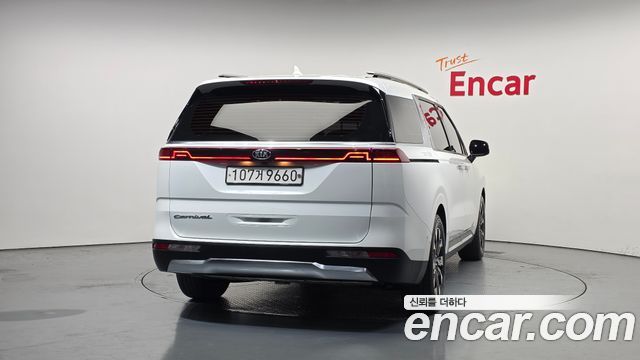Kia Canival 2021 — photo 4