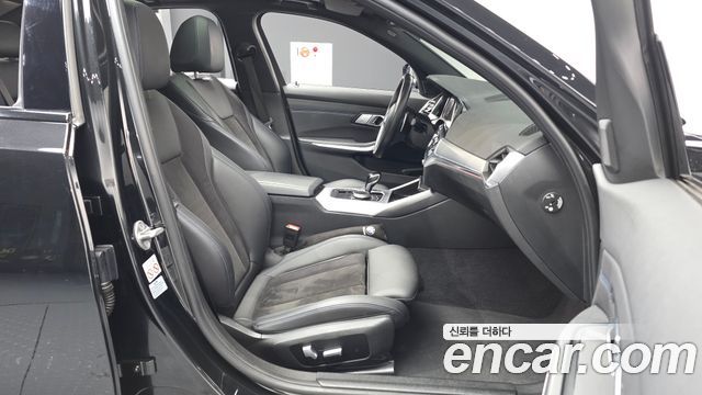 BMW 3-Series 2022 — photo 11