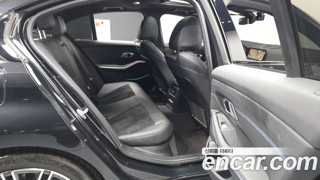 BMW 3-Series 2022 — photo 12