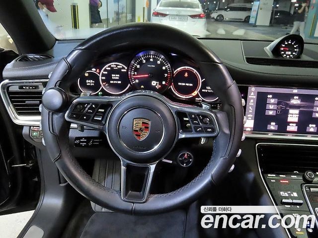 Porsche Panamera 2019 — photo 8