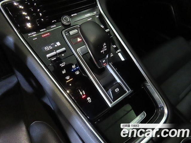 Porsche Panamera 2019 — photo 12
