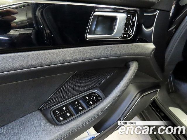 Porsche Panamera 2019 — photo 13