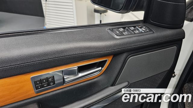 Land Rover Range Rover Sport 2010 — photo 16