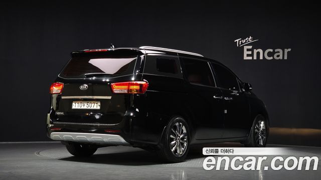 Kia Canival 2017 — photo 2
