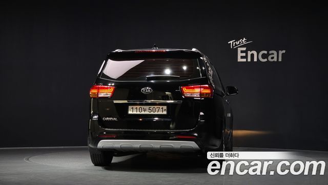Kia Canival 2017 — photo 4