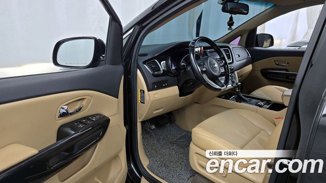 Kia Canival 2017 — photo 10