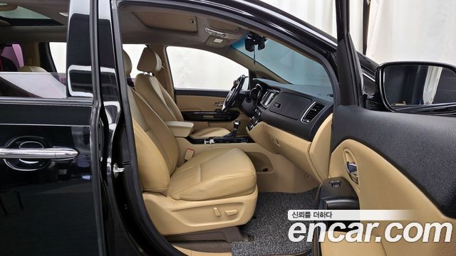 Kia Canival 2017 — photo 11