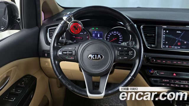 Kia Canival 2017 — photo 13