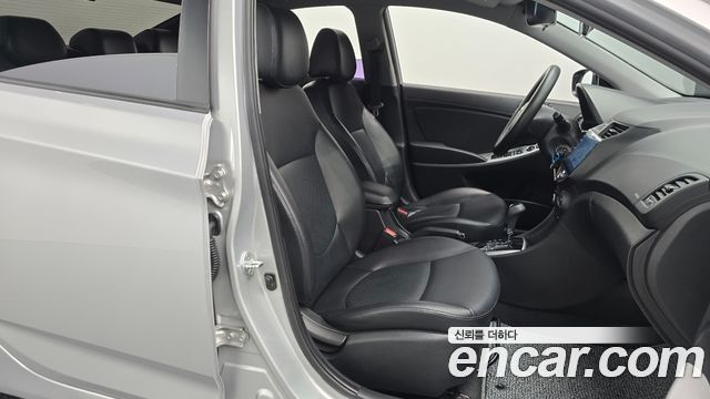 Hyundai Accent 2012 — photo 10
