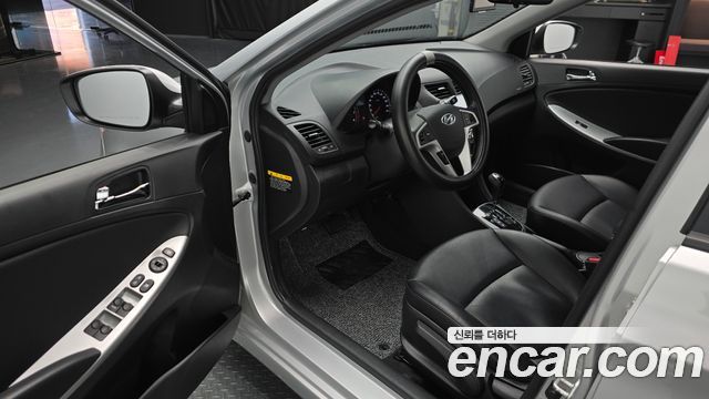 Hyundai Accent 2012 — photo 11