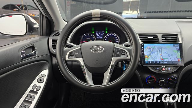 Hyundai Accent 2012 — photo 13