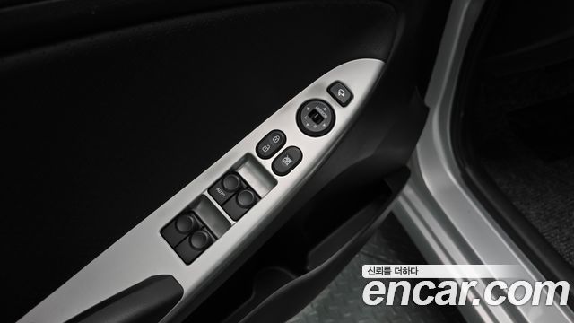 Hyundai Accent 2012 — photo 17