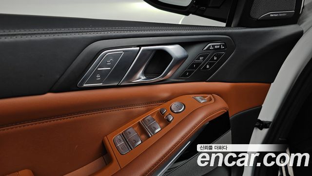 BMW X7 2022 — photo 18